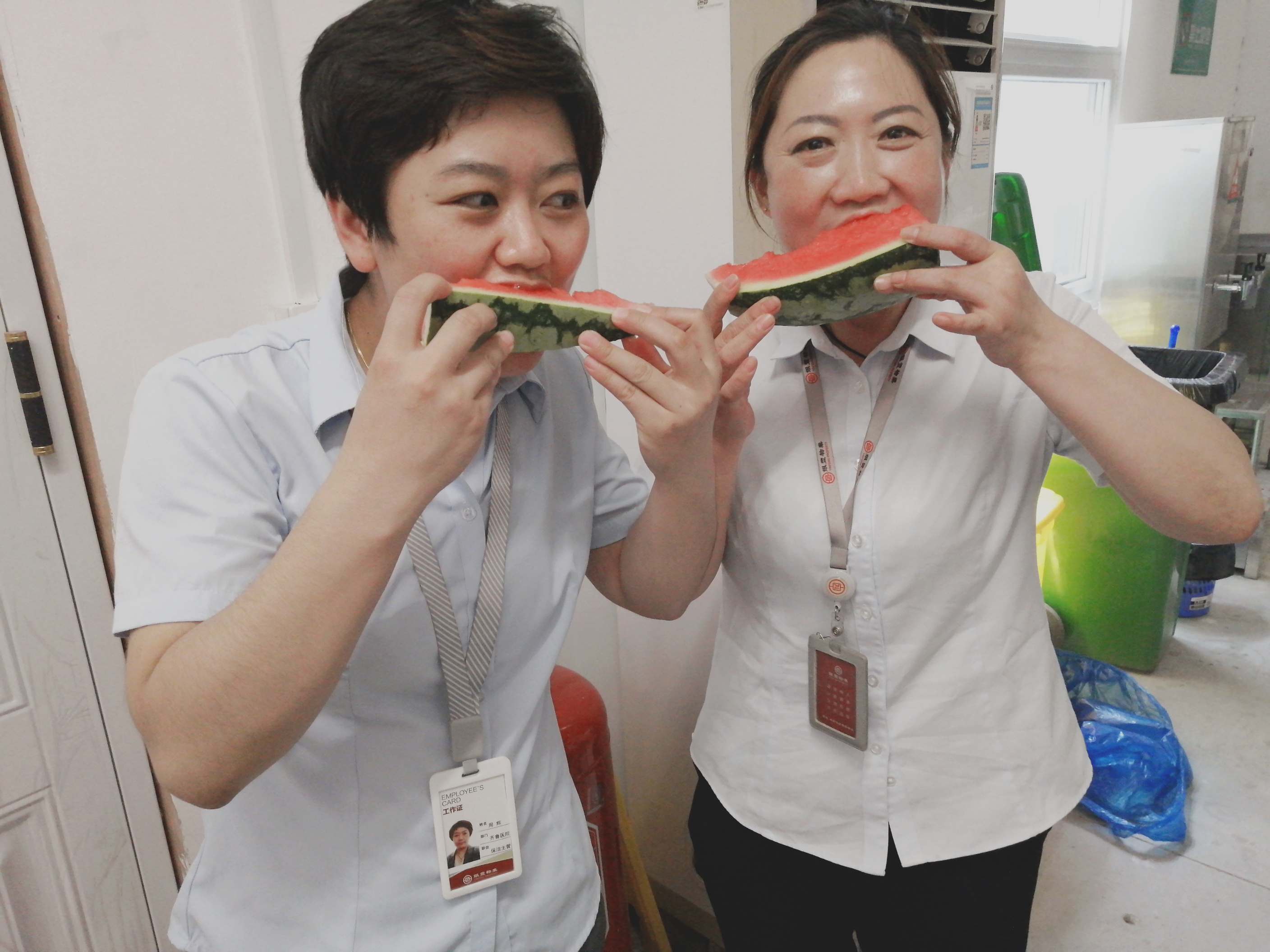 1659090510707095.jpg 吃西瓜1.jpg